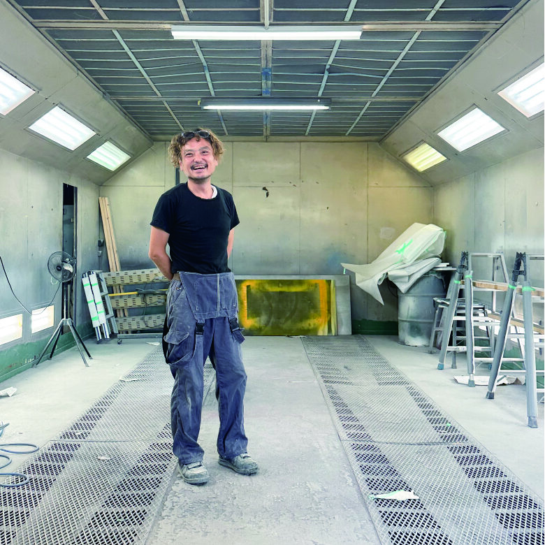 服部自動車板金塗装工場